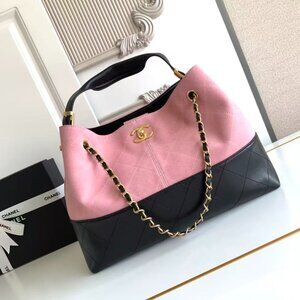 Classic CHANEL Bag: A Stylish and Versatile Choice for Elegance